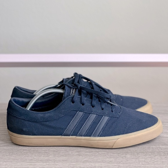 Adidas Mens Size 11 - Picture 2 of 5